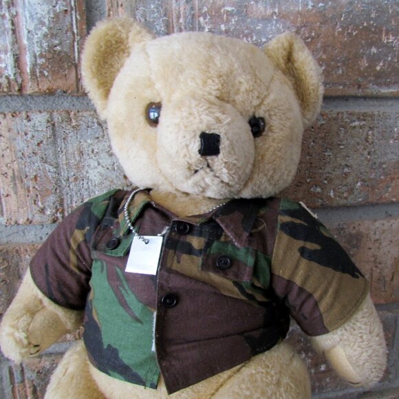 17" TEDDY BEAR that SITS, ARMS MOVE, WEARS CAMO & DOGTAGS, VINTAGE OLD-FASHIONED - Picture 4 of 5